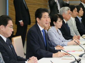 Prime Minister Abe announces a package of global health funding on May 20, 2016 (photo: Official Website of the Prime Minister of Japan and His Cabinet)