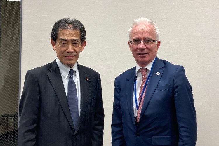 Peter Sands with FGFJ Diet Taskforce co-chair Hon. Ichiro Aisawa